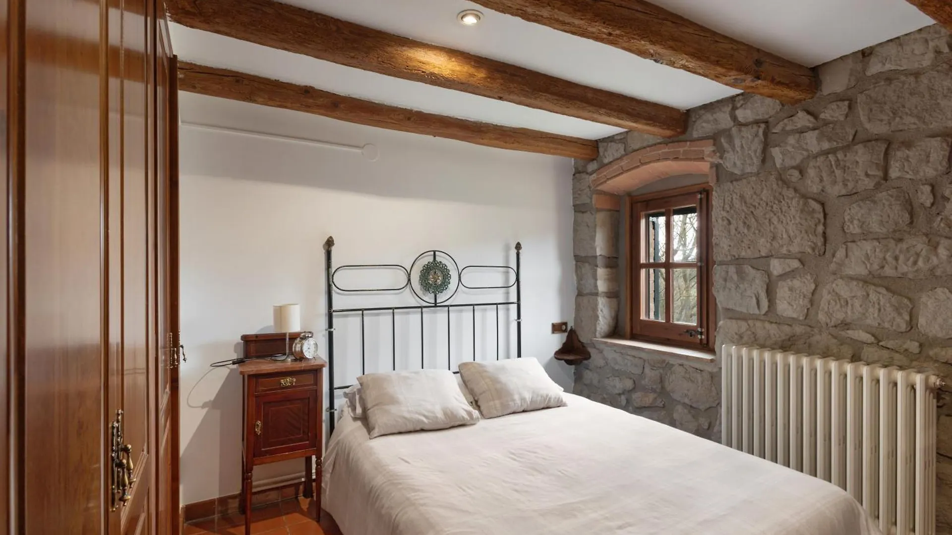 El Sagnari Guest House Sagas Spain